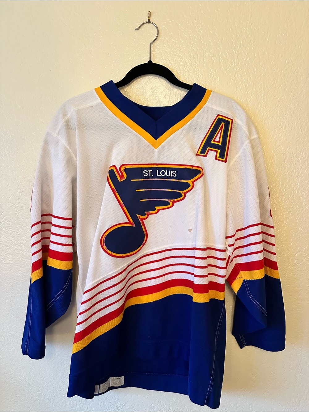 St. Louis Blues Autographed Corson #9 CCM White Hockey Jersey Signed - Picture 2 of 9